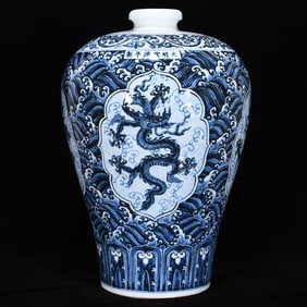 A Huge Blue and White Seawater and Dragon Pattern Vase
