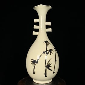 A Rare Ding yao Bamboo Pattern Pipa-Shaped Vase