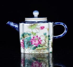 An Exquisite Blue and White Famille-Rose Lotus Pattern Ewer