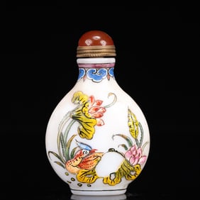 An Exquisite Glass Lotus and Mandarin Duck Pattern Snuff Bottle