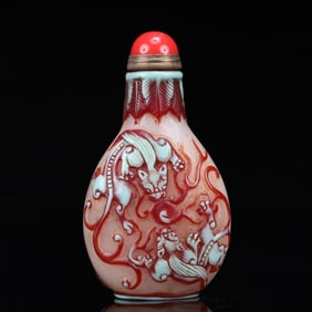 An Exquisite Glass Pine and Beast Pattern Snuff Bottle