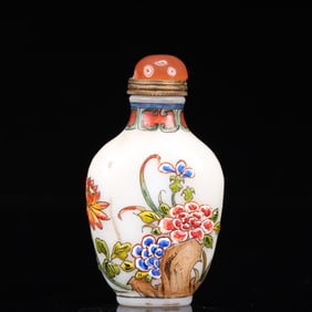 An Exquisite Glass Flower and Bird Pattern Snuff Bottle