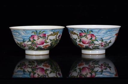 A Pair of Exquisite Famille-Rose Bats and Peach Pattern Bowls?With Poem