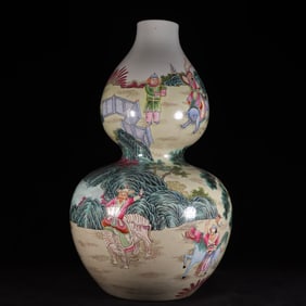 A Huge Famille-Rose Character and Story Pattern Gourd-Shaped Vase