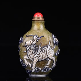 An Exquisite Glass Auspicious Cloud and Kylin Pattern Snuff Bottle