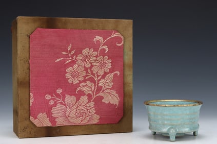 An Exquisite Ru yao Sky Blue Glazed Cover with Gold Tripod Censer