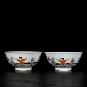 A Pair of Exquisite Enamel Character and Story Pattern Bowls
