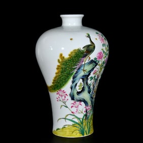 A Rare Enamel Flower and Bird Pattern Vase,With Poem