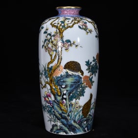 An Exquisite Enamel Painted Gold Flower and Bird Pattern Vase,With Poem