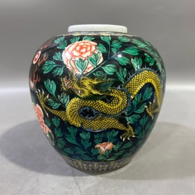 An Exquisite Famille-Rose Flower and Dragon Pattern Jar
