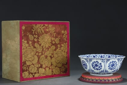 A Rare Blue and White Flower and Dragon Pattern Bowl