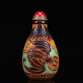 An Exquisite Glass Bats Pattern Snuff Bottle