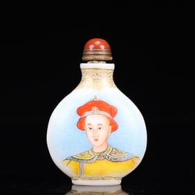 An Exquisite Glass Figure Pattern Snuff Bottle