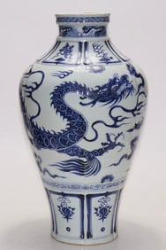 A Huge Blue and White Auspicious Cloud and Dragon Pattern Vase
