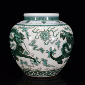 An Exquisite Green Color Auspicious Cloud and Dragon Pattern Jar