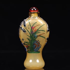 An Exquisite Glass Orchid Snuff Bottle