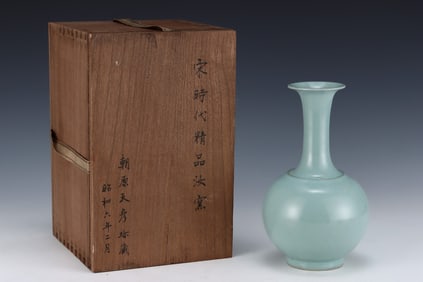 An Exquisite Ru yao Sky Blue Glazed Vase