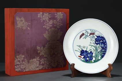 An Exquisite Doucai Ganoderma lucidum and Flower Pattern Plate