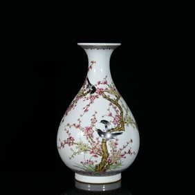 An Exquisite Enamel Flower and Bird Pattern Vase