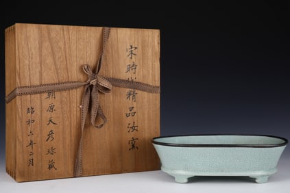 An Exquisite Ru yao Cover with Silver Pot,with an Imperial Poem by Emperor Qianlong