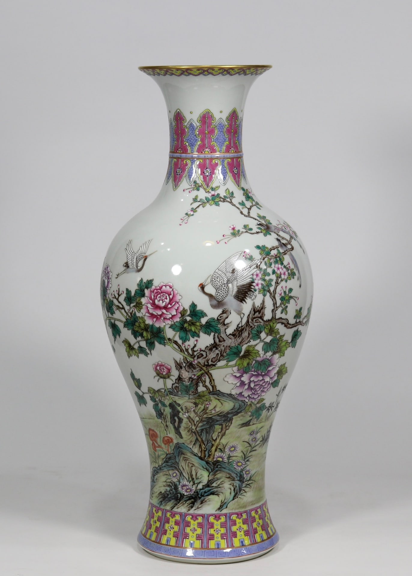 A Huge Famille-Rose Painted Gold Flower and Bird Pattern Vase