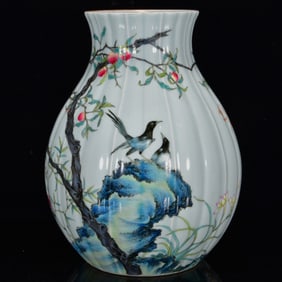 An Exquisite Famille-Rose Flower and Bird Pattern Vase?With Poem
