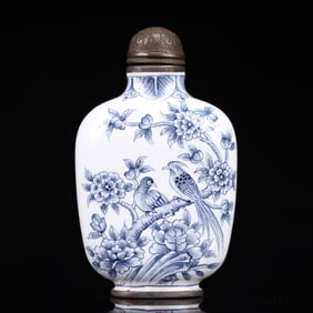 An Exquisite Painted Enamel Flower and Bird Pattern Snuff Bottle