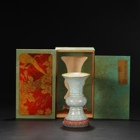 An Exquisite Guan yao Celadon Glazed Cover with Gold Vase,with an Imperial Poem by Emperor Qianlong