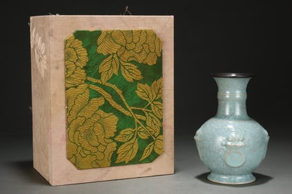 An Exquisite Ru yao Cover with Silver Beast-Ears Vase