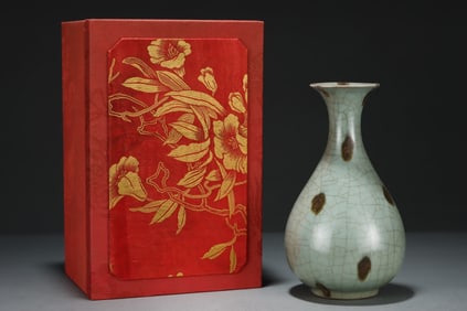 An Exquisite Longquan yao Vase