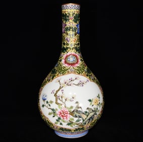 An Exquisite Enamel Painted Gold Flower and Bird Pattern Vase