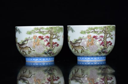 A Pair of Exquisite Famille-Rose Character and Story Pattern Bowls