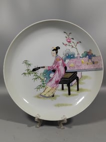 An Exquisite Famille-Rose Figure Pattern Plate
