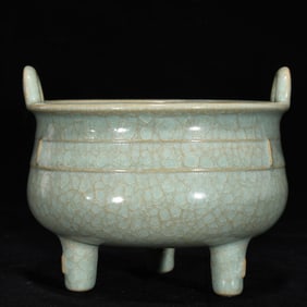 An Exquisite Ru yao Double-Ears and Tripod Censer