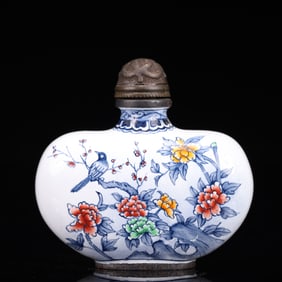 An Exquisite Painted Enamel Flower and Bird Pattern Snuff Bottle