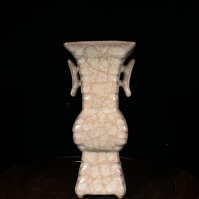 An Exquisite Guan yao Double-Ears Vase
