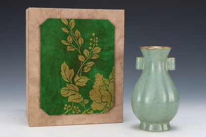 An Exquisite Ru yao Sky Blue Glazed Cover with Gold Double-Ears Vase
