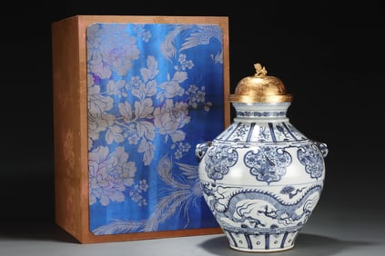 A Huge Blue and White Auspicious Cloud,Dragon and Phoenix Pattern Beast-Ears Jar
