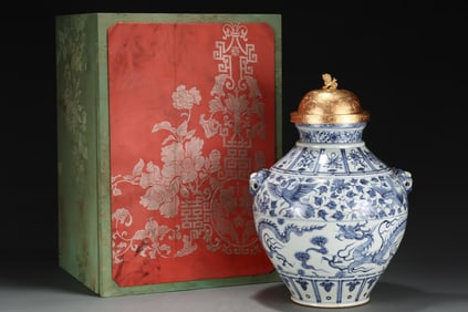 A Huge Blue and White Crane and Dragon Pattern Beast-Ears Jar,With Gilt Beast Cover