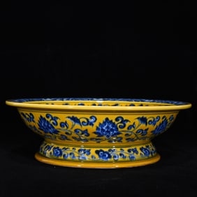 An Exquisite Yellow Ground Blue and White Lotus,Dragon and Phoenix Pattern Plate