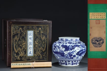 A Rare Blue and White Fish and Algae Pattern Jar,With Poem,With Vertical Scroll Painting on Silk