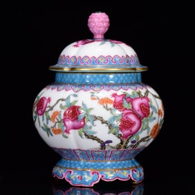 An Exquisite Famille-Rose Painted Gold Pomegranate Pattern Cover Jar
