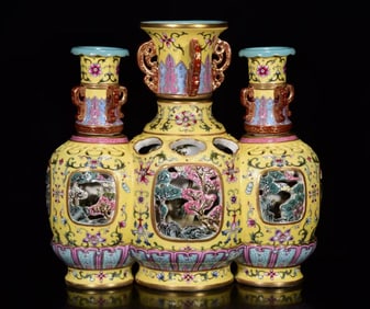 An Exquisite  Famille-Rose Painted Gold Hollow Landscape Pattern Vase