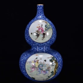 A Rare Blue and White  Famille-Rose Figure Pattern Gourd-Shaped Vase