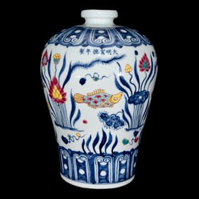 A Rare Blue and White Wucai Fish and Algae Pattern Vase