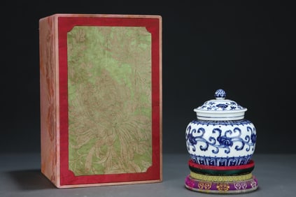 A Precious Blue and White Lotus Pattern Cover Jar