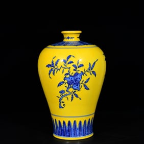 A Rare Yellow Glazed Blue and White Fruits Pattern Vase