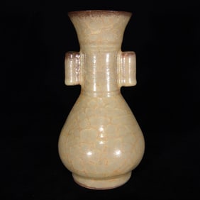 An Exquisite Ge yao Double-Ears Vase