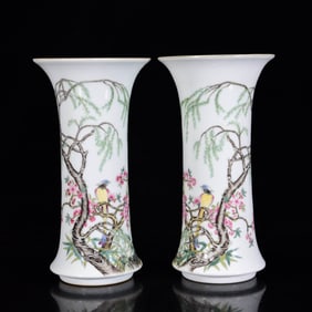 A Pair of Exquisite Famille-Rose Flower and Bird Pattern Vases?With Poem