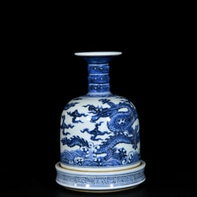 An Exquisite Blue and White Auspicious Cloud and Dragon Pattern Vase